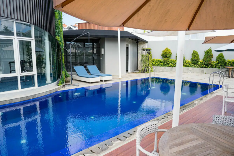 Read more about the article LEBIH BAIK BERINVESTASI PROPERTY ATAU SAHAM